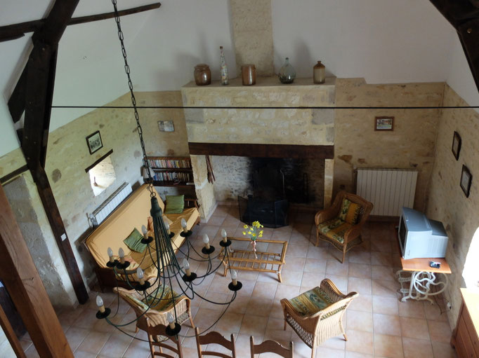 Gîte le Vieux Frêne : Mening Zicht opvan de woonkamer vanuit de mezzanine 
