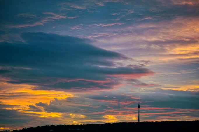 Sonnenaufgang hinter dem Stuttgarter Fernsehturm