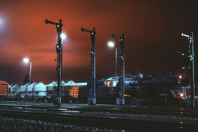 Nachtstimmung vor Hochofenabstich, Salzgitter-Beddingen, 1974  I   Copyright by Stiftung Eisenbahn Archiv Braunschweig