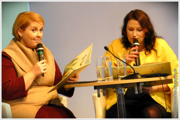 Britta Sabbag und Maite Kelly bei der Lesung von Die kleine Hummel Bommel im Lesezelt, 17.10.2015