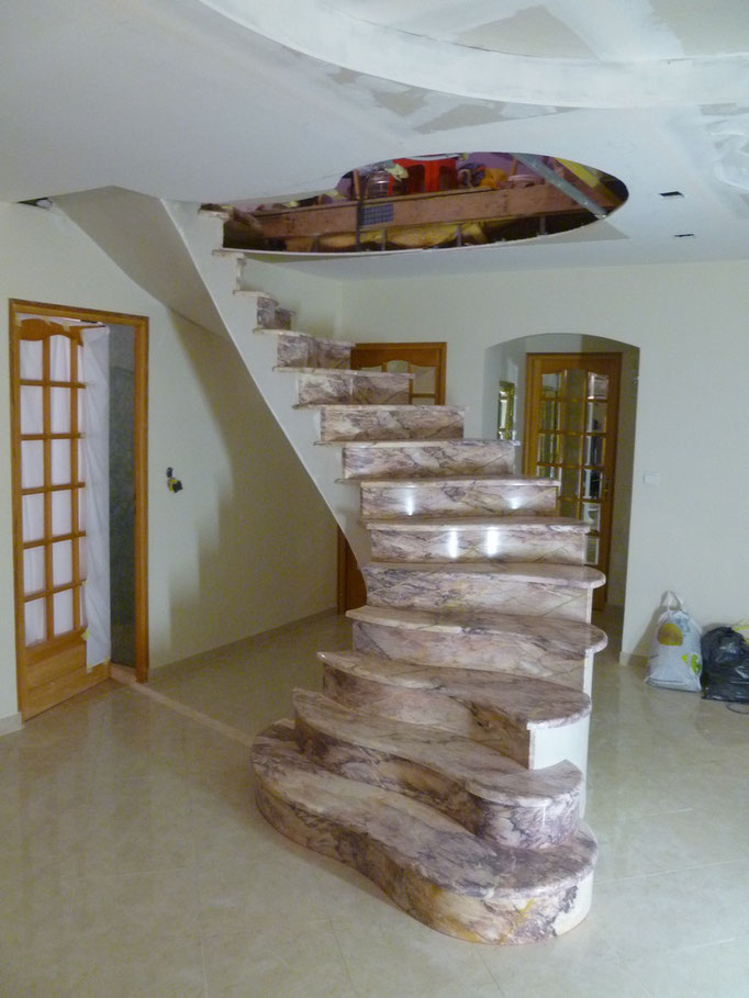 rénovation escalier en marbre rose des Pyrénées totalement dans le vide 