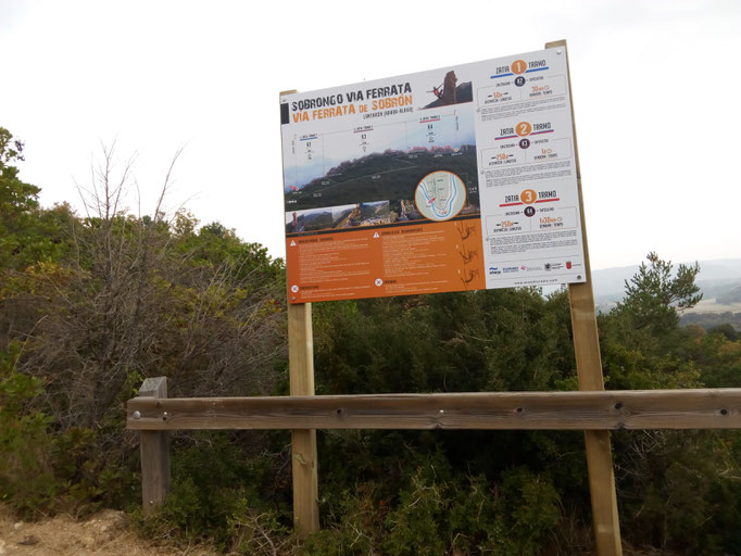 Cartel al inicio de la vía ferrata de Sobrón