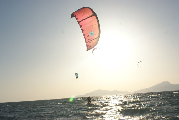 kitesurf instructor and student Kos