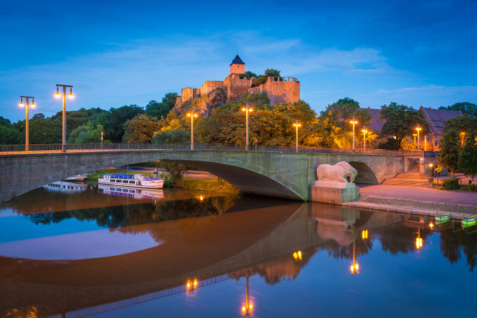 Burg Giebichenstein und Kröllwitzer Brücke am Abend