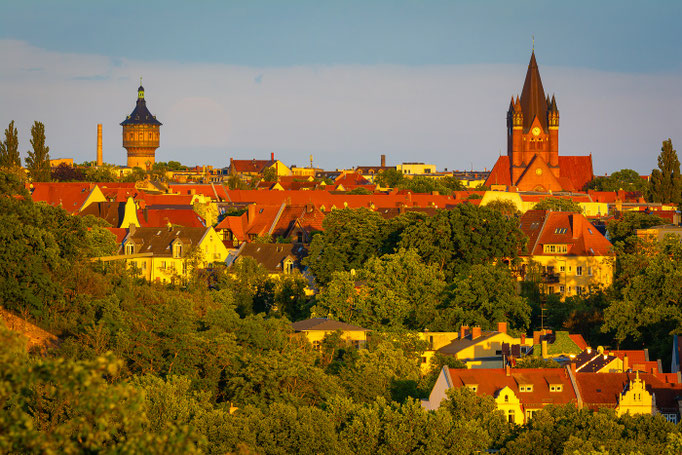 Sonnenuntergang über Halle im Sommer