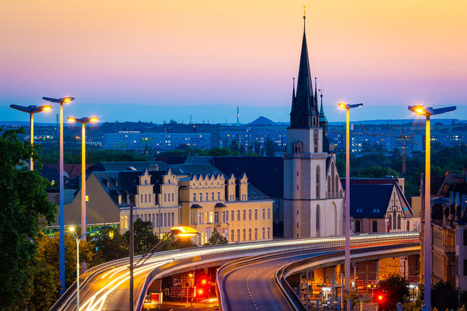 Blick über Magistrale zum Krankenhaus St. Elisabeth mit Propsteikirche