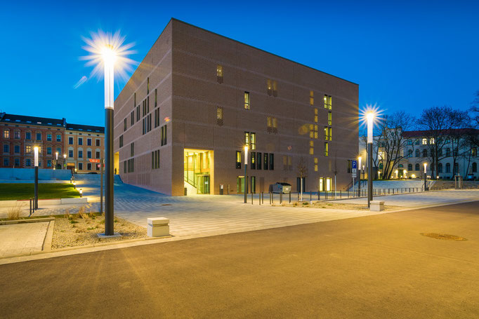 Blaue Stunde am Steintor Campus mit Universitäts- und Landesbibliothek