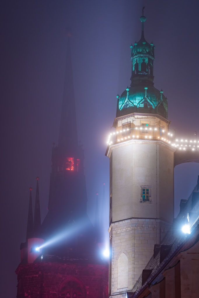 Hausmannstürme und der Rote Turm im Nebel