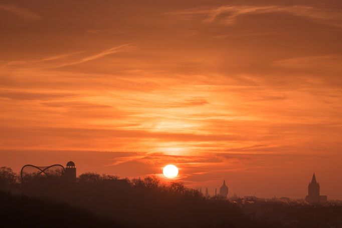 Bergzoo, Wasserturm Nord und Pauluskirche im Sonnenaufgang