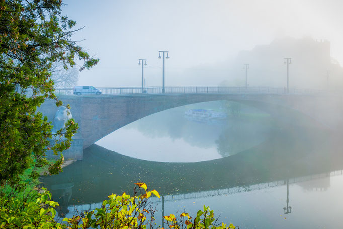 Kröllwitzer Brücke und Giebichenstein im Nebel
