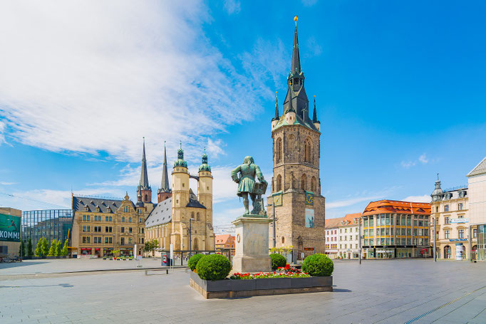Marktplatz in Halle-Saale mit Händel Denkmal