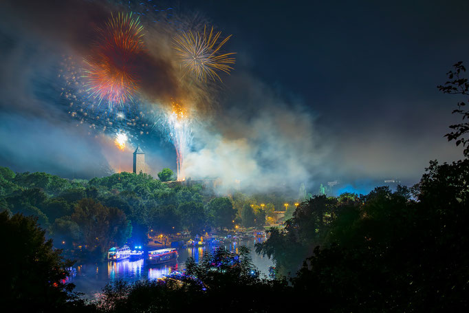 Feuerwerk über Burg Giebichenstein und Saale zum Laternenfest