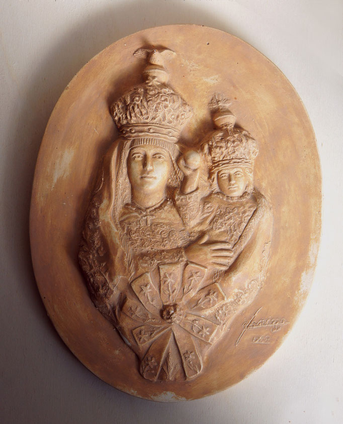 Medaglione in memoria della Madonna di Loreto. Terracotta patinata