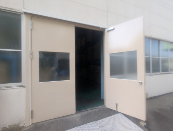 親子鉄扉取り換え工事の工事写真
