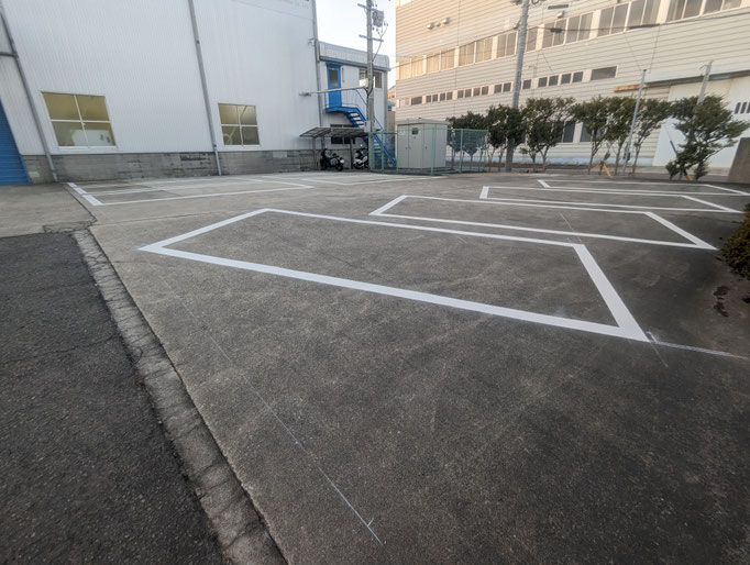 駐車場ライン引き工事の工事写真