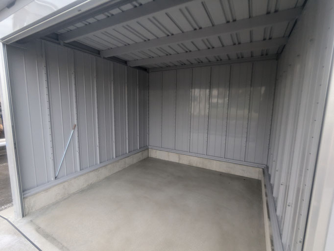 シャッター物置新設工事の工事写真
