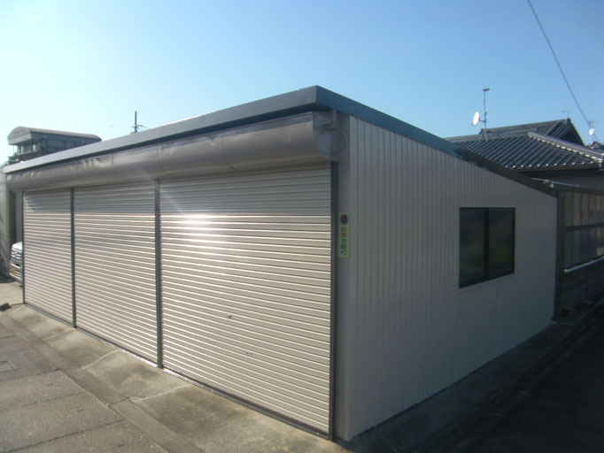 大型ガレージ塗装工事の工事写真