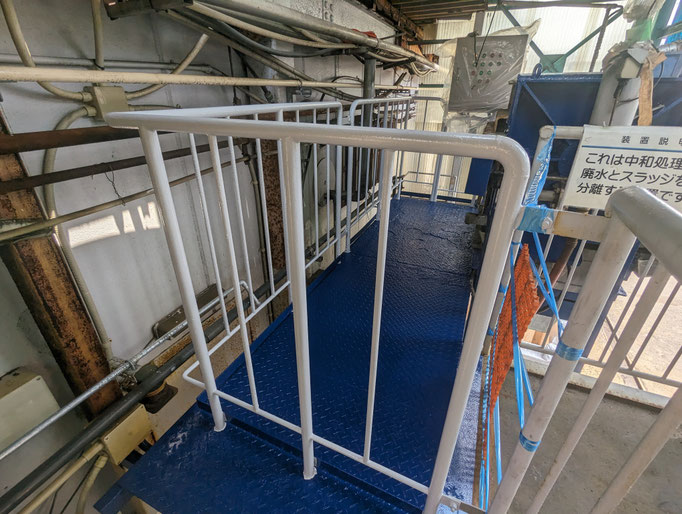 ホッパー鉄骨架台塗装の工事写真