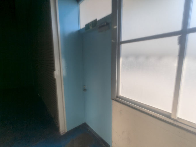 ﾋﾟﾎﾞｯﾄﾋﾝｼﾞ扉改修工事：工事写真
