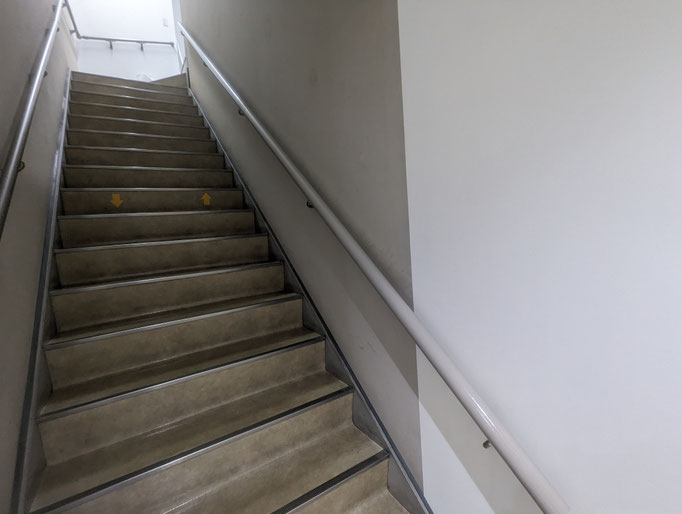 階段及び吹抜け手摺塗装の工事写真