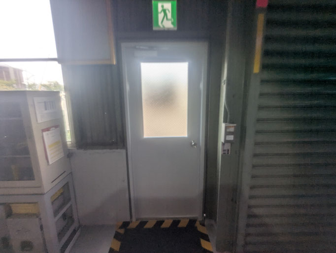 鉄扉カバー工法工事の工事写真