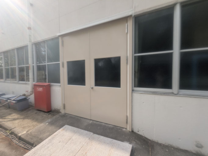 親子鉄扉取り換え工事の工事写真