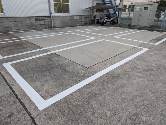 駐車場ライン引き工事の工事写真