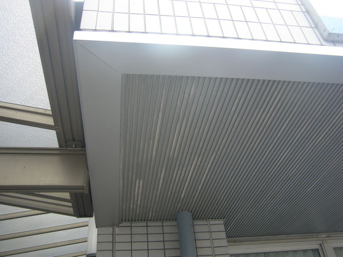 軒先見切り改修工事の工事写真