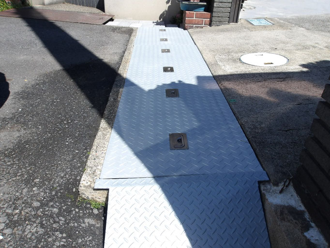 乗り入れ溝板取替工事：工事写真