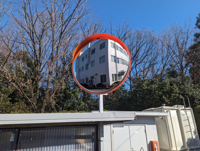 ステンレスカーブミラーの工事写真