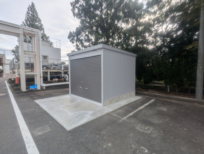 シャッター物置新設工事の工事写真