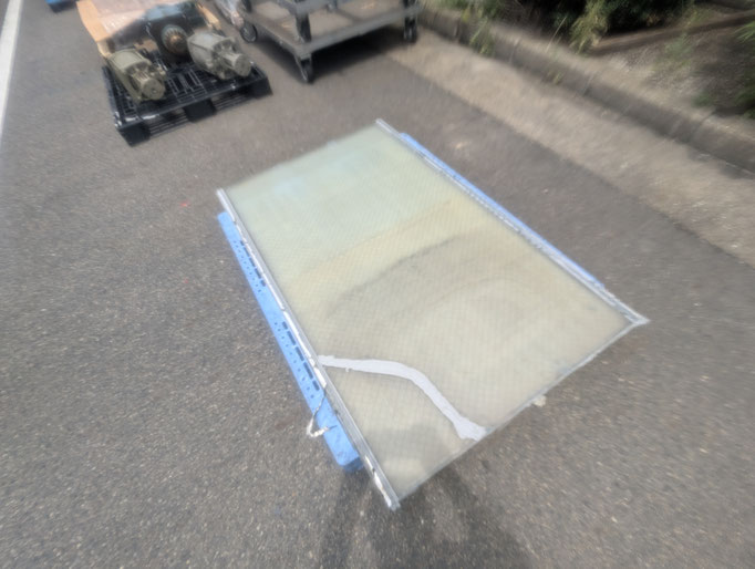天窓ガラス交換工事の工事写真