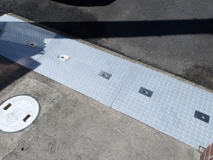 乗り入れ溝板取替工事：工事写真