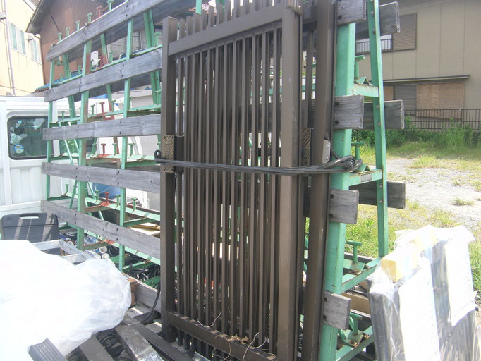 アルミ門扉取替工事の工事写真