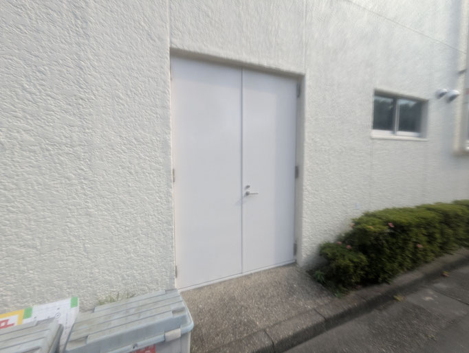 平鋼丁番鉄扉取替工事の工事写真