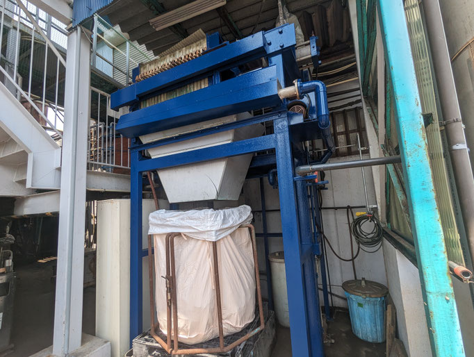 ホッパー鉄骨架台塗装の工事写真