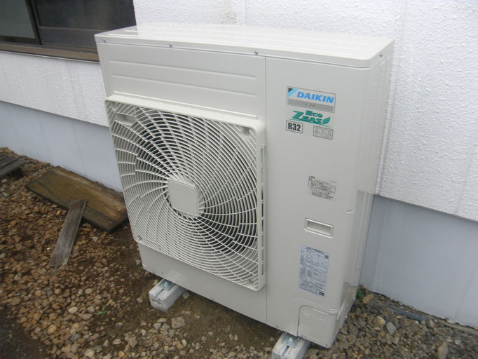 事務所エアコン入替工事の工事写真