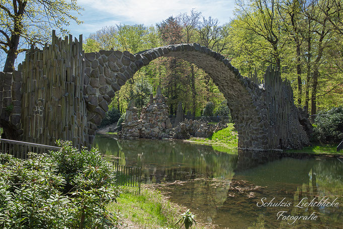 Rakotzbrücke im Gegenlicht