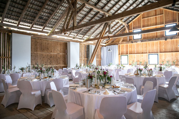 mit viel Liebe hat das Brautpaar ihren eigenen Stadl für ihre Hochzeit renoviert - Fotografen: Katharina & Christian Feuchtner von www.kc-photography.at
