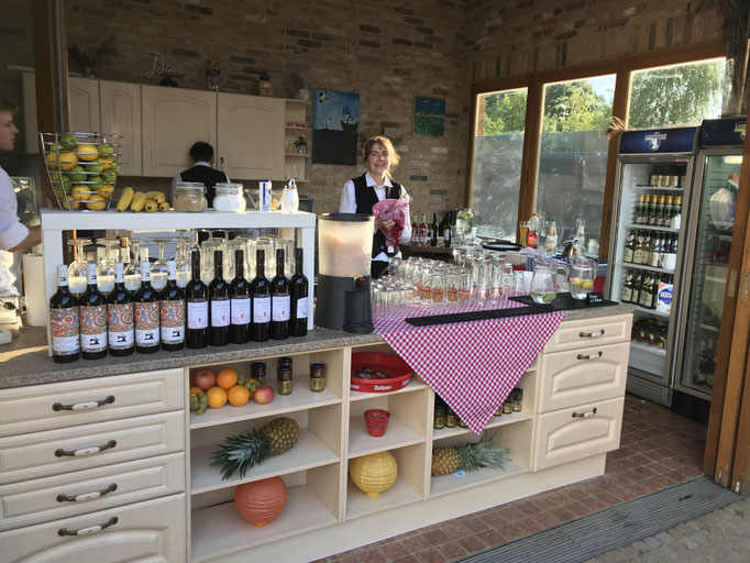 Aussenbar auf dem Storchenhof Paretz