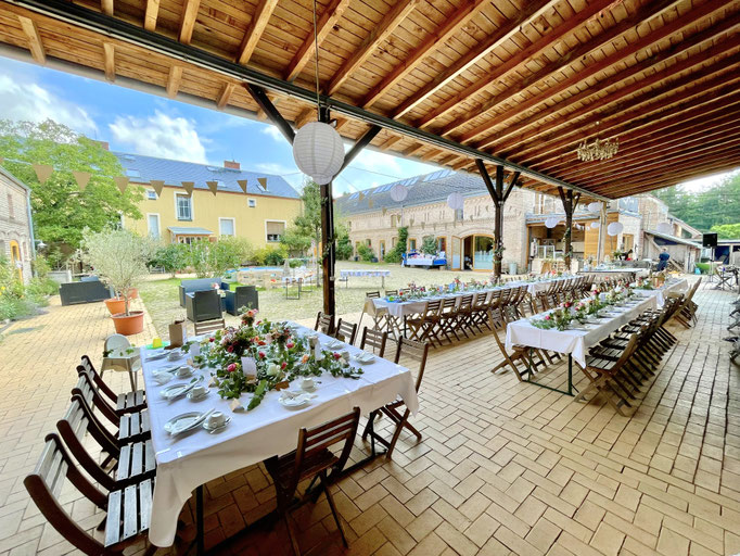 Hochzeit unter dem grossen Scheunendach vom Storchenhof Paretz
