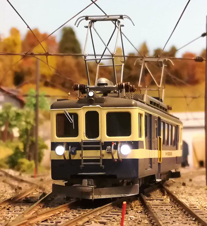 Triebwagen auf dem Weg vom Depot nach Gleis 1. 