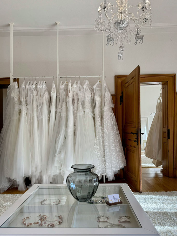 Exclusive bridal rom for presenting the bridal dresses