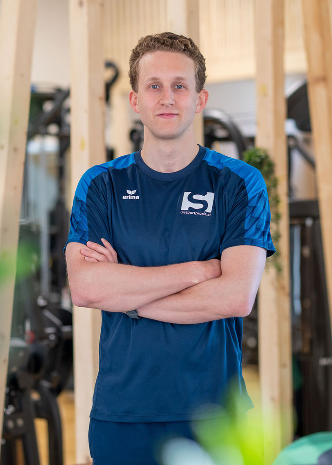 Portrait Physiotherapeut in einem Sportstudio