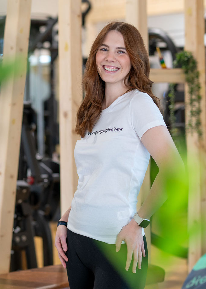 Portrait Mitarbeitende in einem Sportstudio