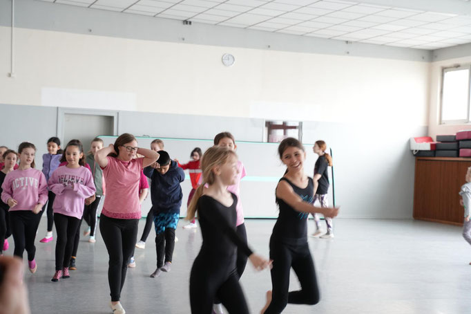 Tanzkids 1 und 2 beim Warm up