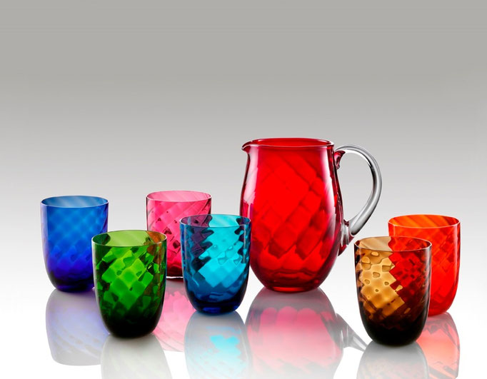 Gläser aus Murano, verschiedene Farben und Dekore