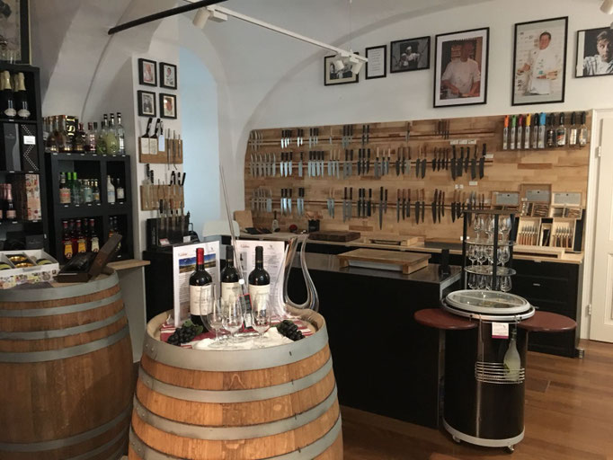 Weinabteilung bei Ma Maison
