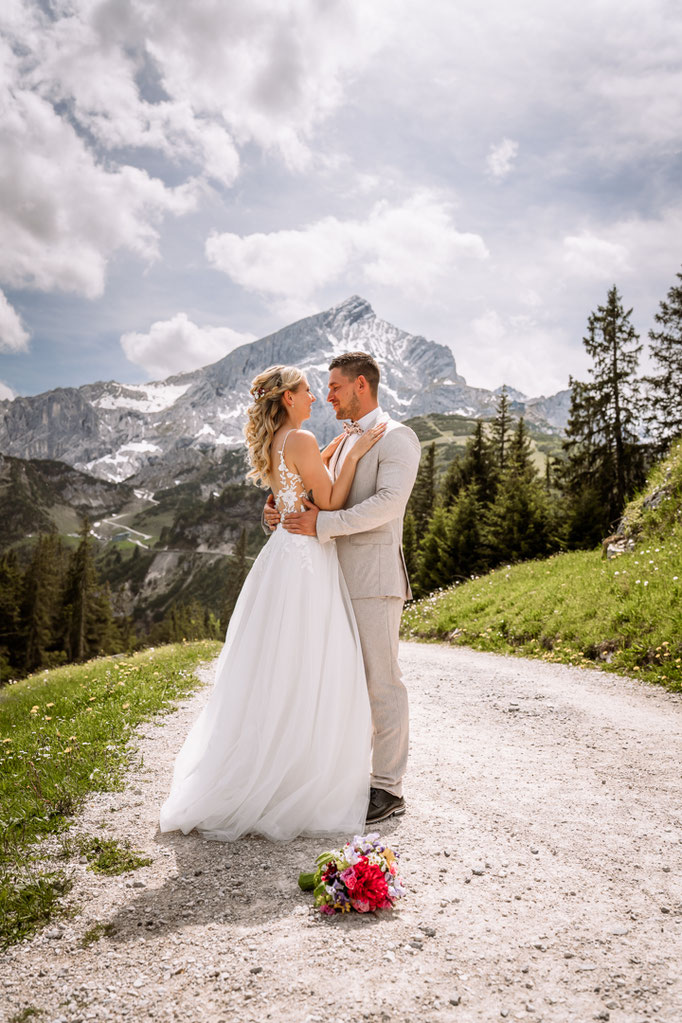 Hochzeitsfotograf Garmisch Heiraten Kreuzeck Kreuzeckhaus Wank Berghochzeit Hochzeit Hochzeitslocation