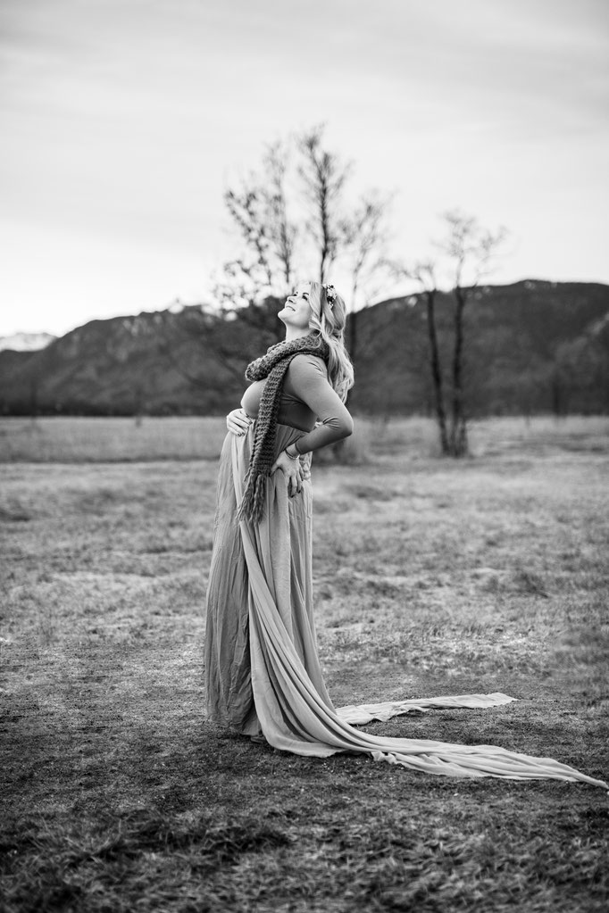 Babybauchfotografin Babybauchshooting Schwangerschaft Vorfreude Murnau Weilheim Peiting Augsburg Landsberg am Lech